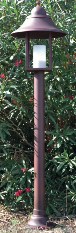 Robuste Gartenleuchte aus Edelstahl