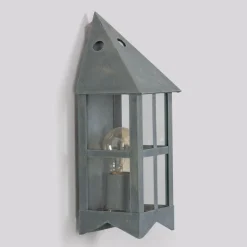 Rustikale Halblaterne Pyramide mit Gitter