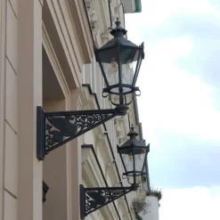 Schinkelleuchte mit Wandarm Pegasus Alt Berlin S 11