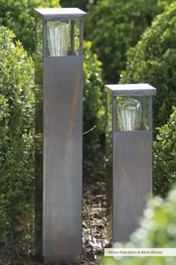 Schlichte Pollerleuchte aus Messing Vitrine Pole