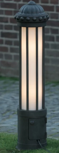 Schmiedeeisen-Pollerleuchte mit Steckdose AL 6856