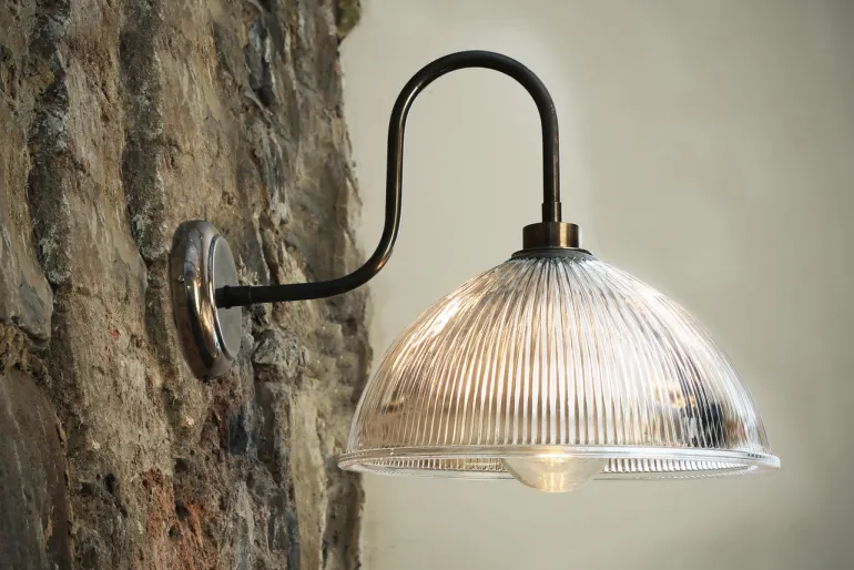 Schwanenhals-Wandleuchte Mari aus Irland mit LED