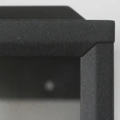 Schwarze Außenlampe: Holländische Kassettenleuchte