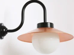 Schwarze Kupferschirm-Hofleuchte mit Bogenarm 38 S BCU