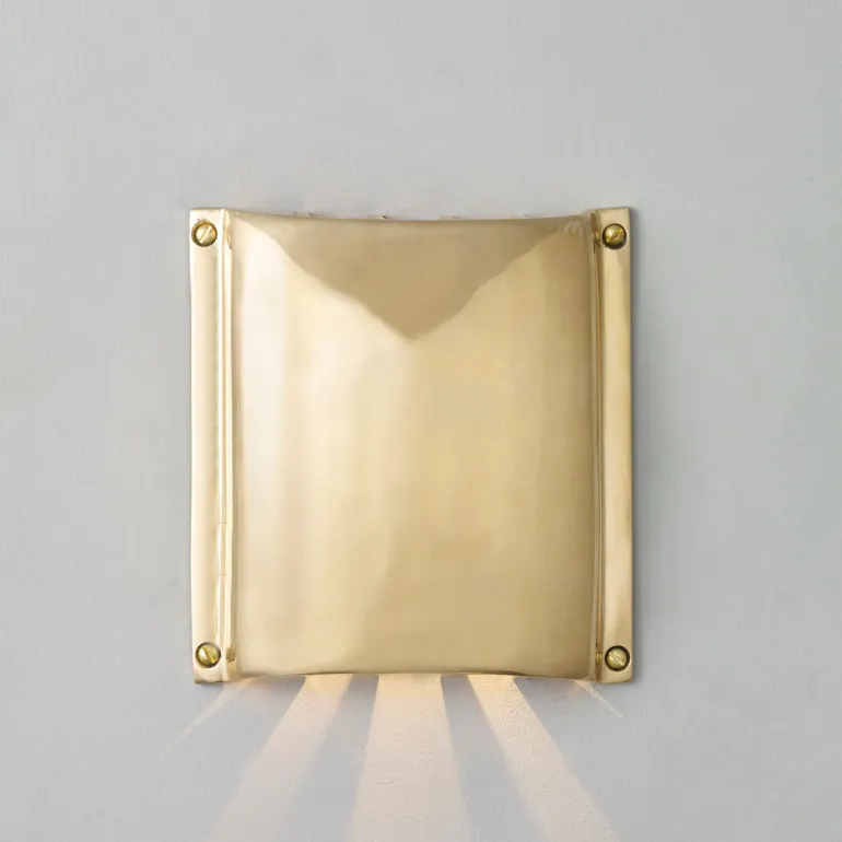 Sehr flache Yachtleuchte aus Alu- oder Bronzeguss 2464