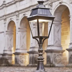 Traditionelle Sockelleuchte aus Frankreich Avenue 3 mit LED