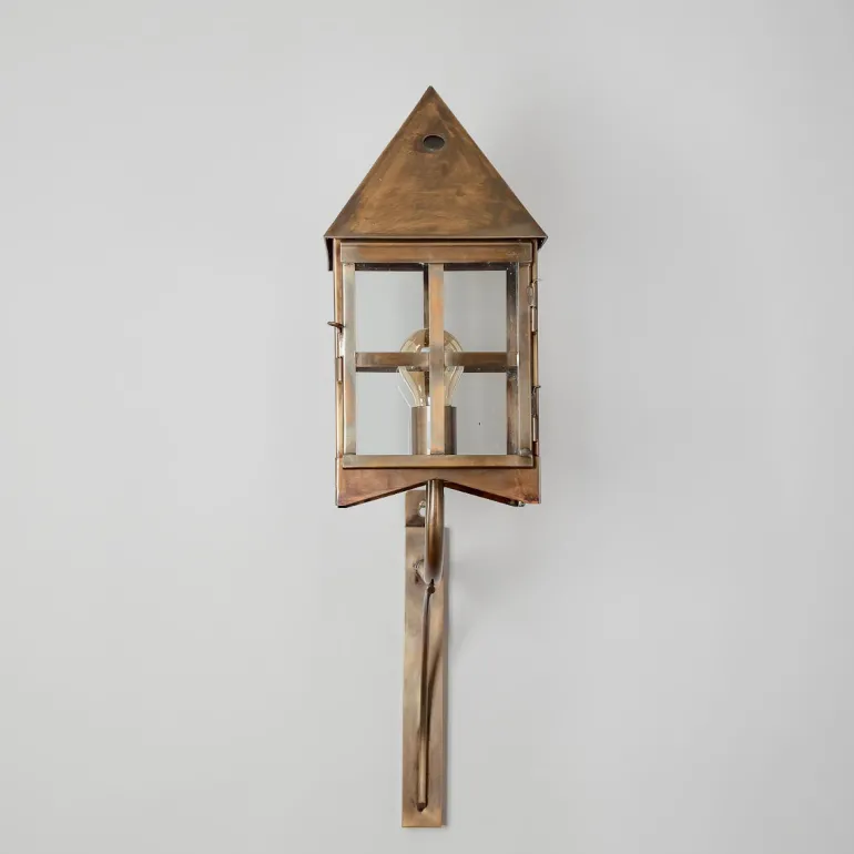 Vergitterte Wandlaterne mit Spitzdach Pyramide MM