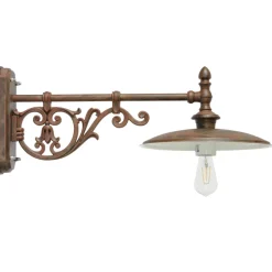 Wandlampe für Außen mit historischem Wandarm