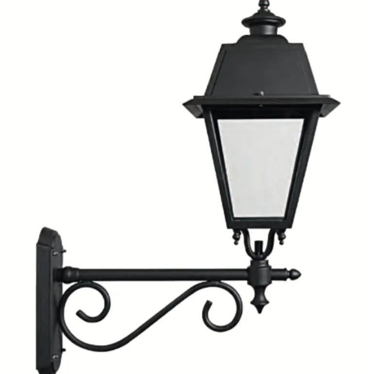 Wandlaterne mit geschlossenem Dach